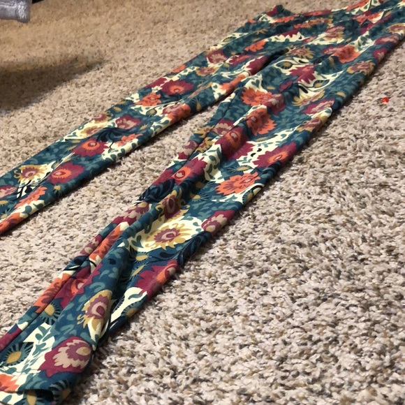 Lularoe OS leggings - Picture 3 of 6